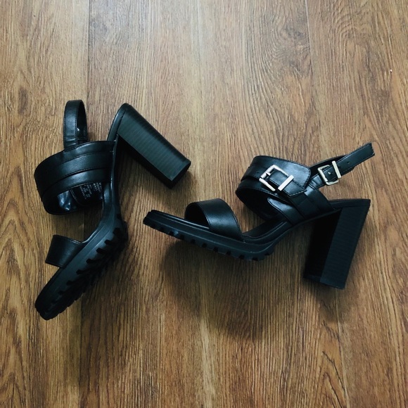 BONGO Chunky Block Heel Sandals - Picture 8 of 8